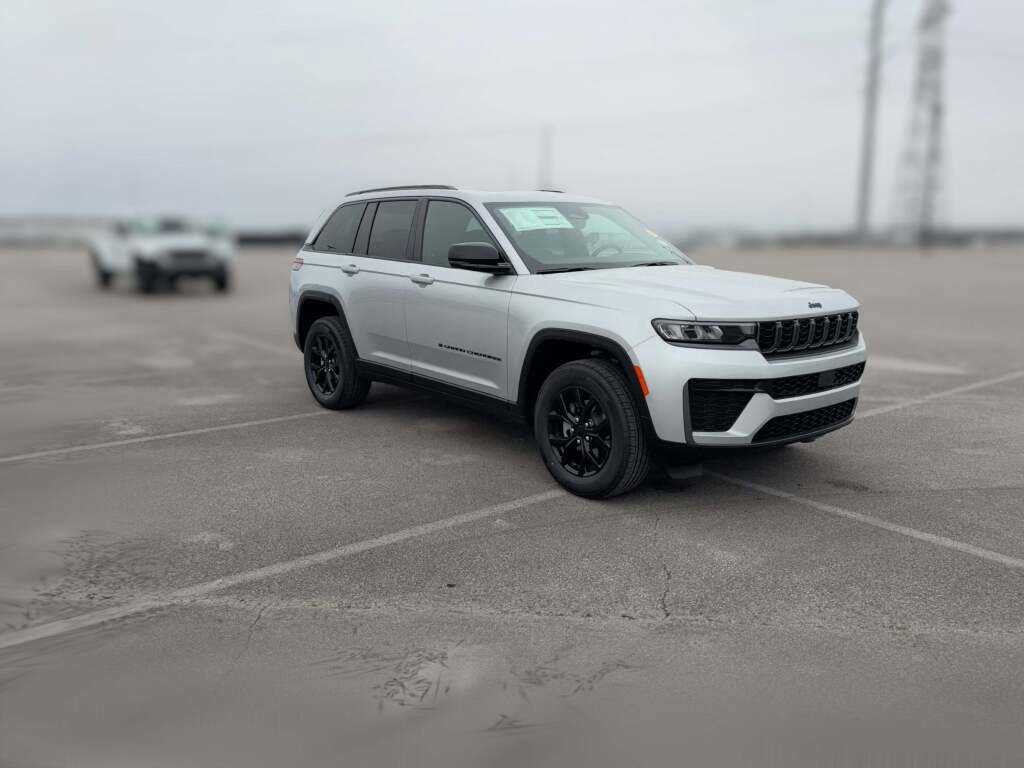 New 2026 Jeep Grand Cherokee Altitude image 16