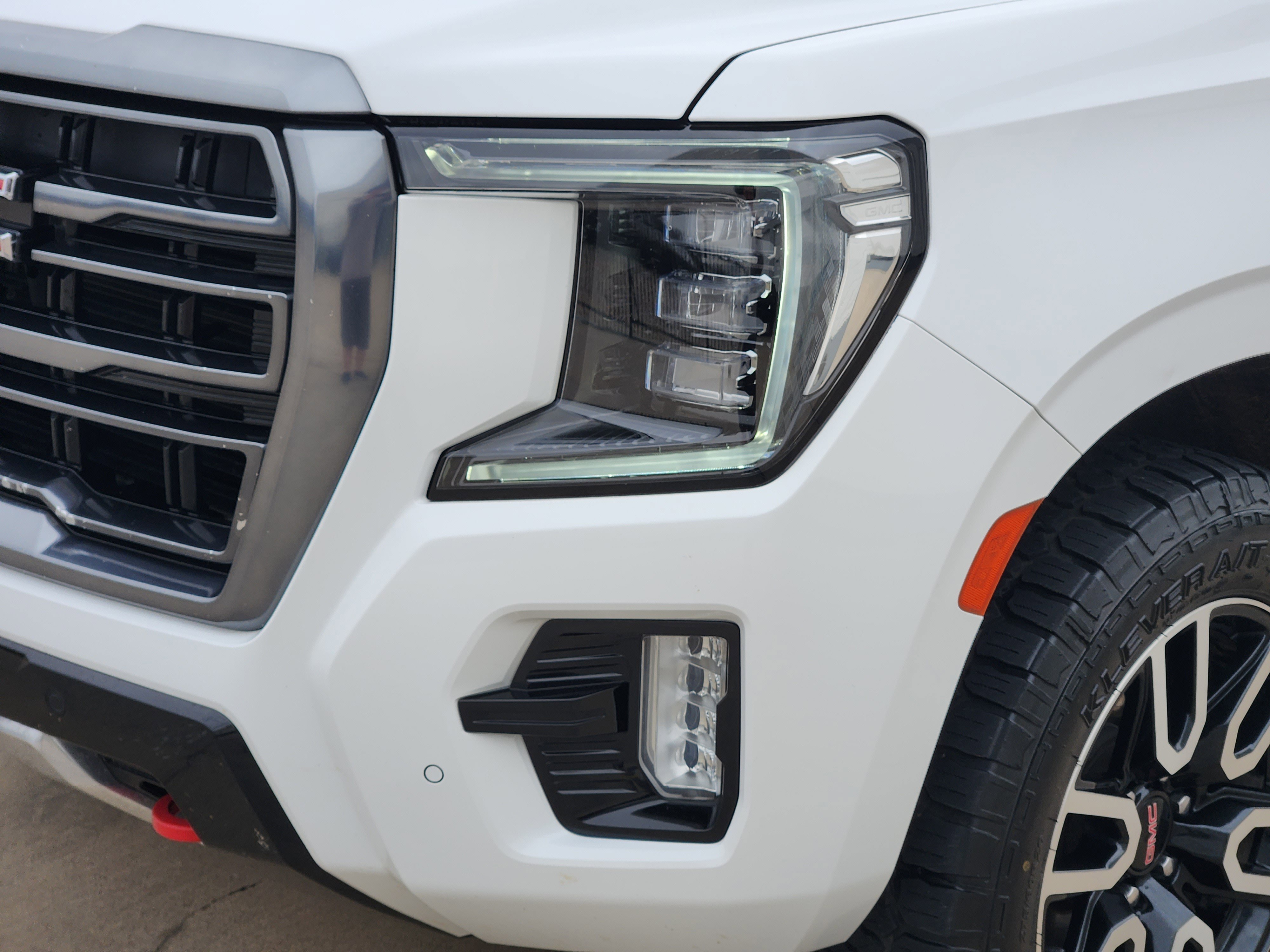 Used 2022 GMC Yukon AT4 w/ AT4 Premium Package image 8