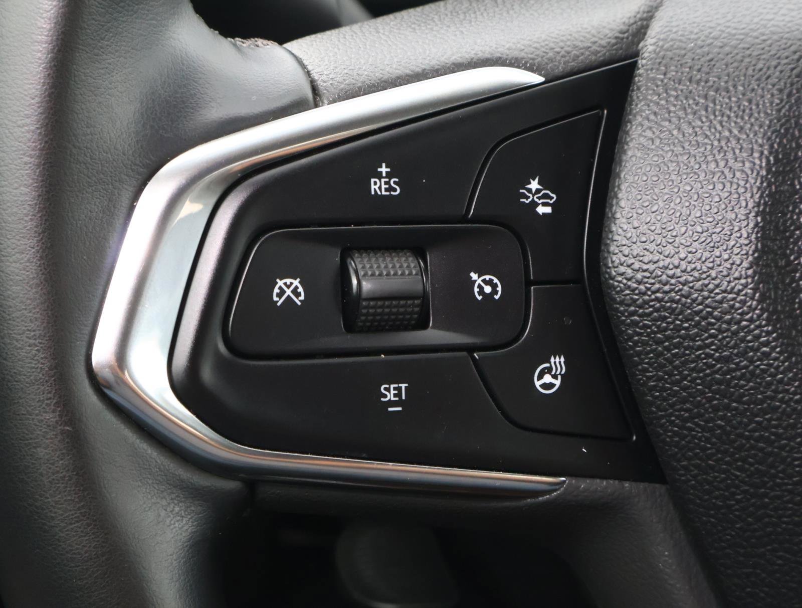 Used 2025 Chevrolet Trax ACTIV image 24