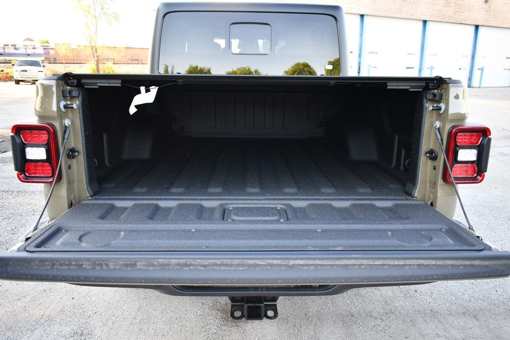 New 2026 Jeep Gladiator Willys AWD/4WD image 9