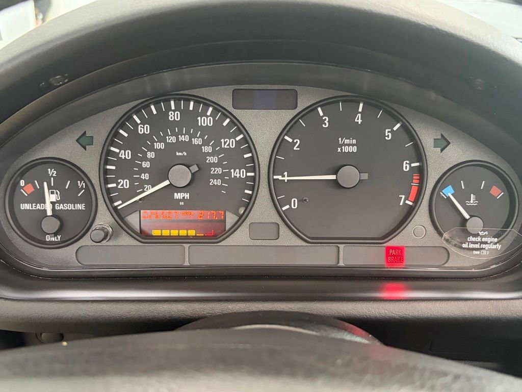 Used 1999 BMW Z3 2.5i RWD image 17