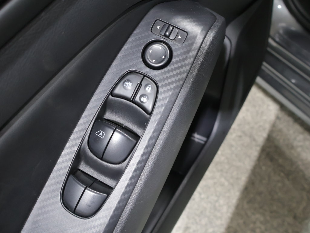 Used 2025 Nissan Altima 2.5 SV FWD image 14
