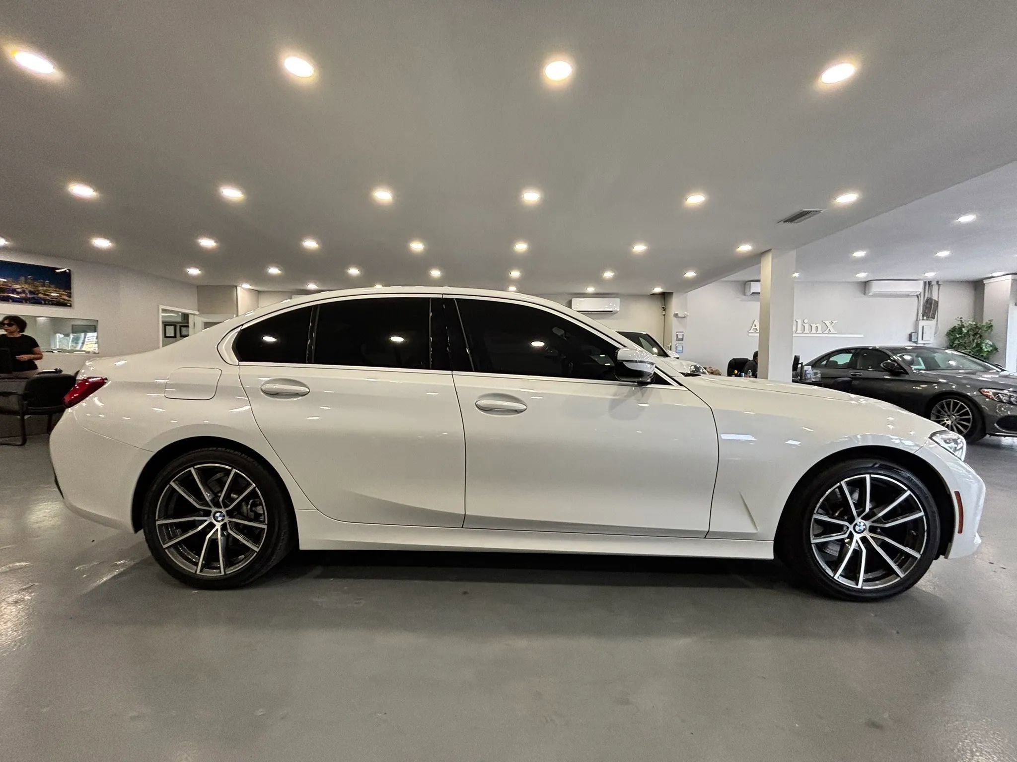 Used 2020 BMW 330i Sedan w/ Convenience Package RWD image 8