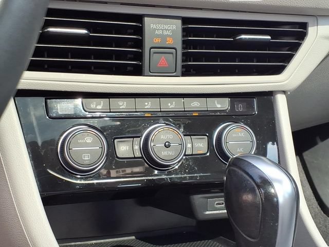 Used 2020 Volkswagen Jetta SE w/ SE Cold Weather Package FWD image 15