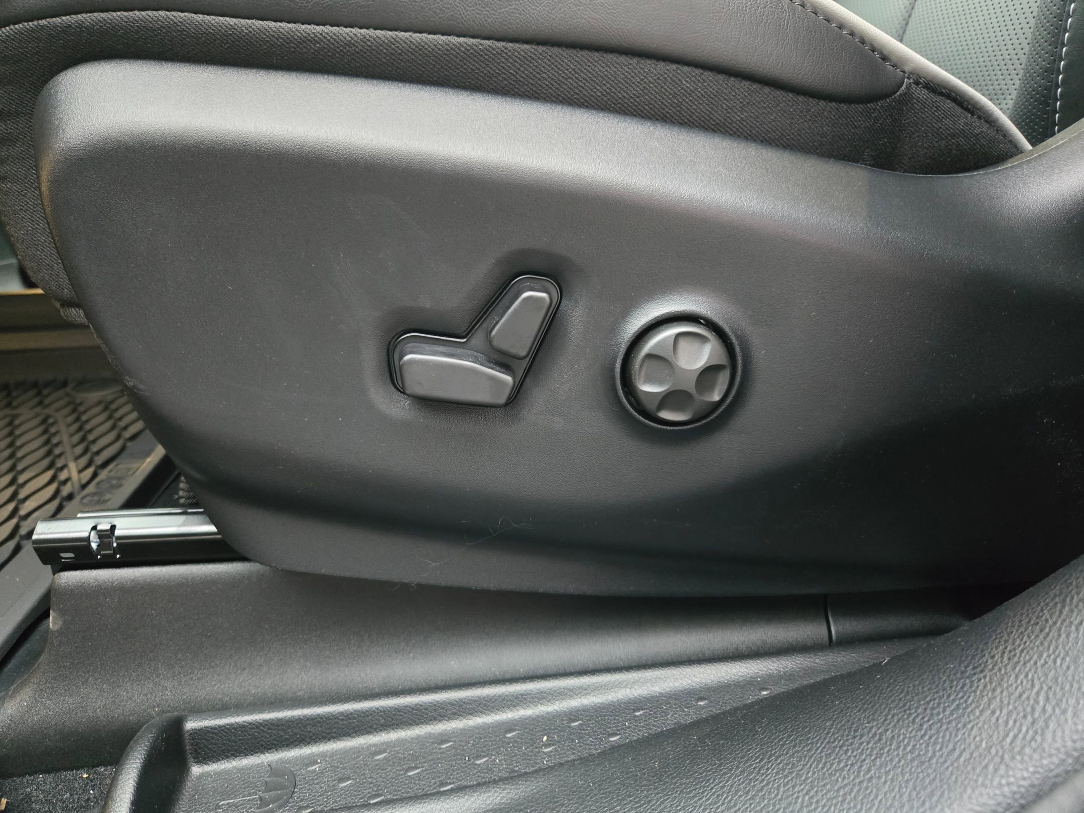 New 2026 Chrysler Pacifica Limited image 19