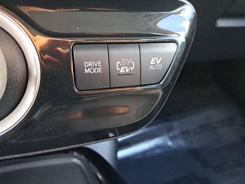 Used 2022 Toyota Prius Prime LE image 25