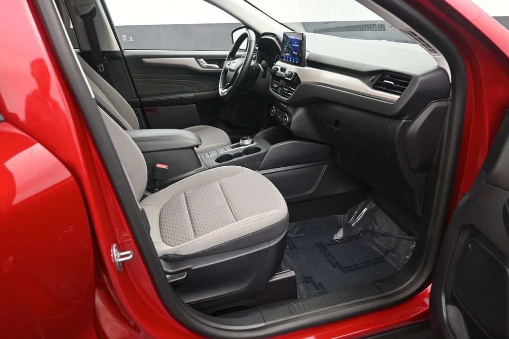 Used 2021 Ford Escape SE w/ SE Sport Appearance Package FWD image 11