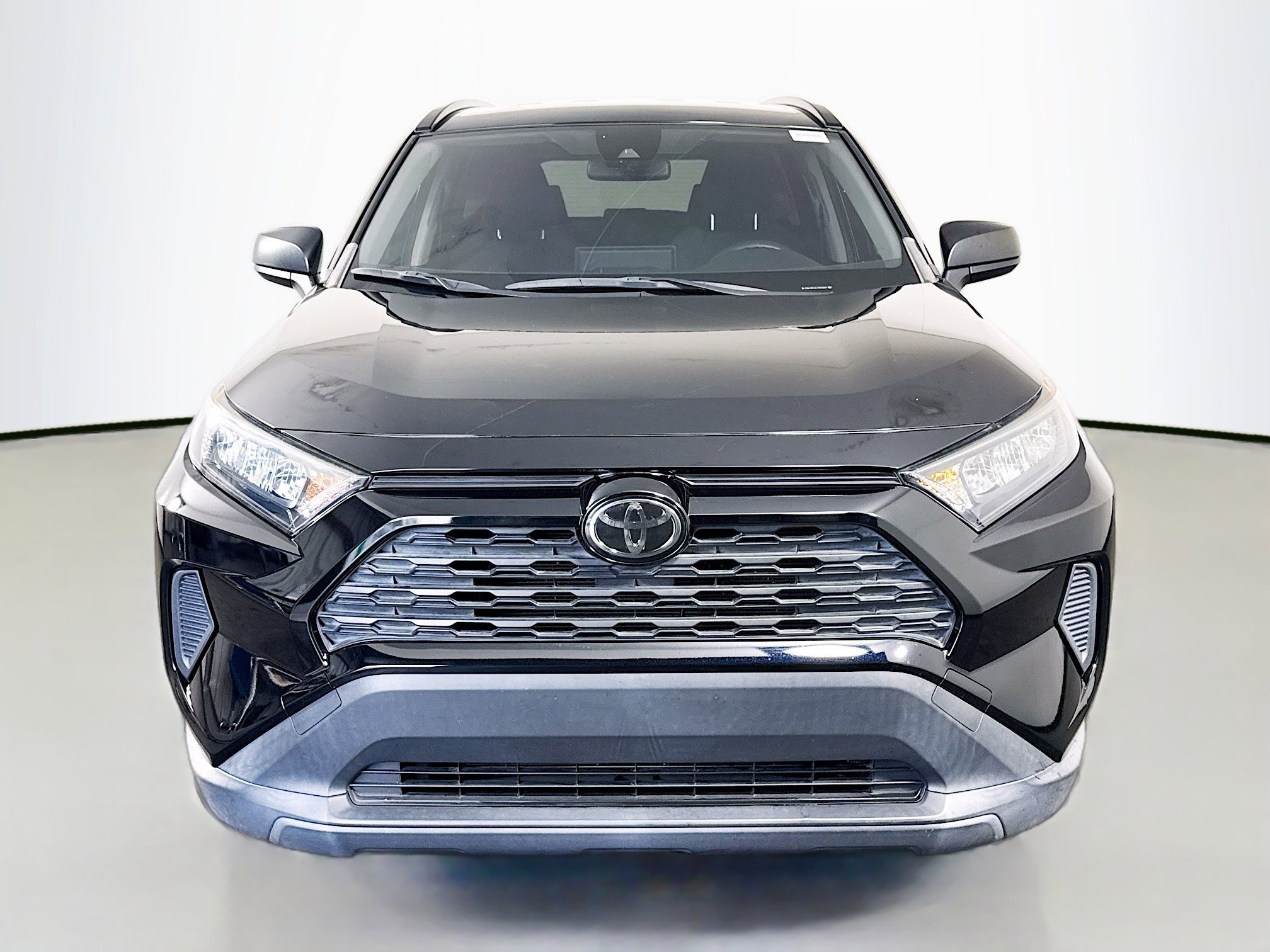 Used 2020 Toyota RAV4 LE image 2