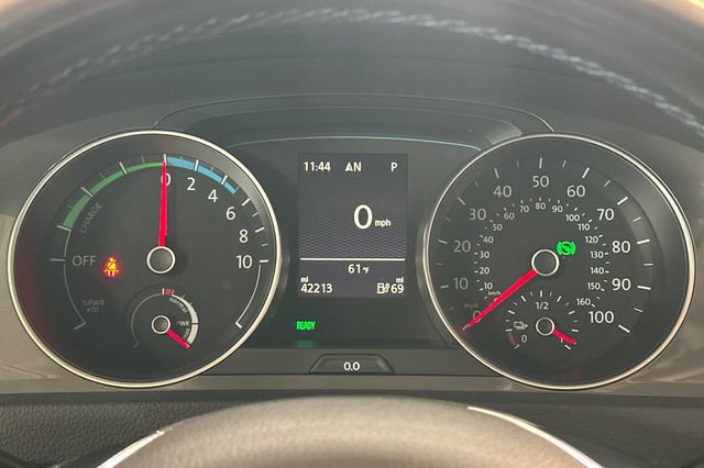 Used 2016 Volkswagen e-Golf SEL Premium w/ Driver Assistance Package image 30