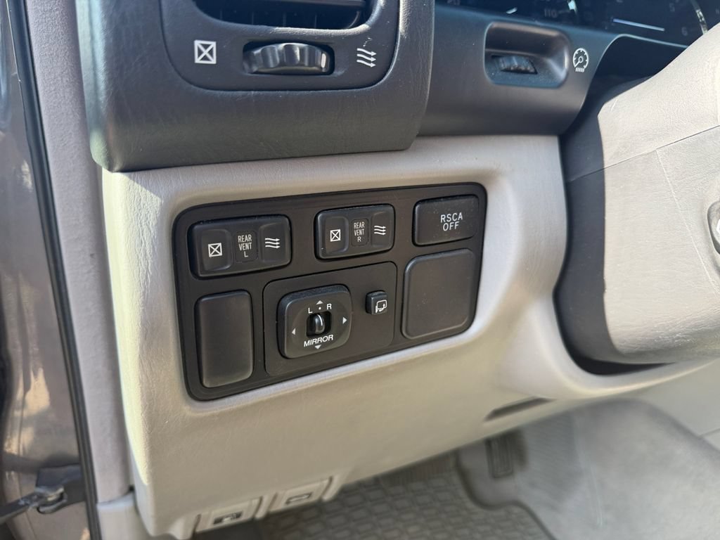 Used 2004 Lexus LX 470 4WD w/ Preferred Accessory Pkg image 19