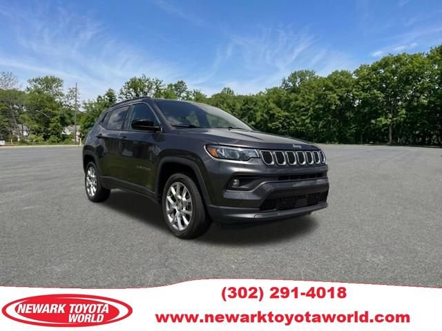 Used 2023 Jeep Compass Latitude AWD/4WD image 1