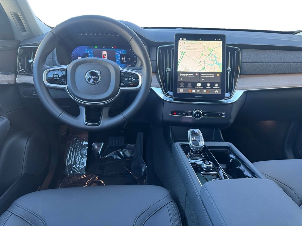 Certified 2025 Volvo XC90 B6 Plus image 25