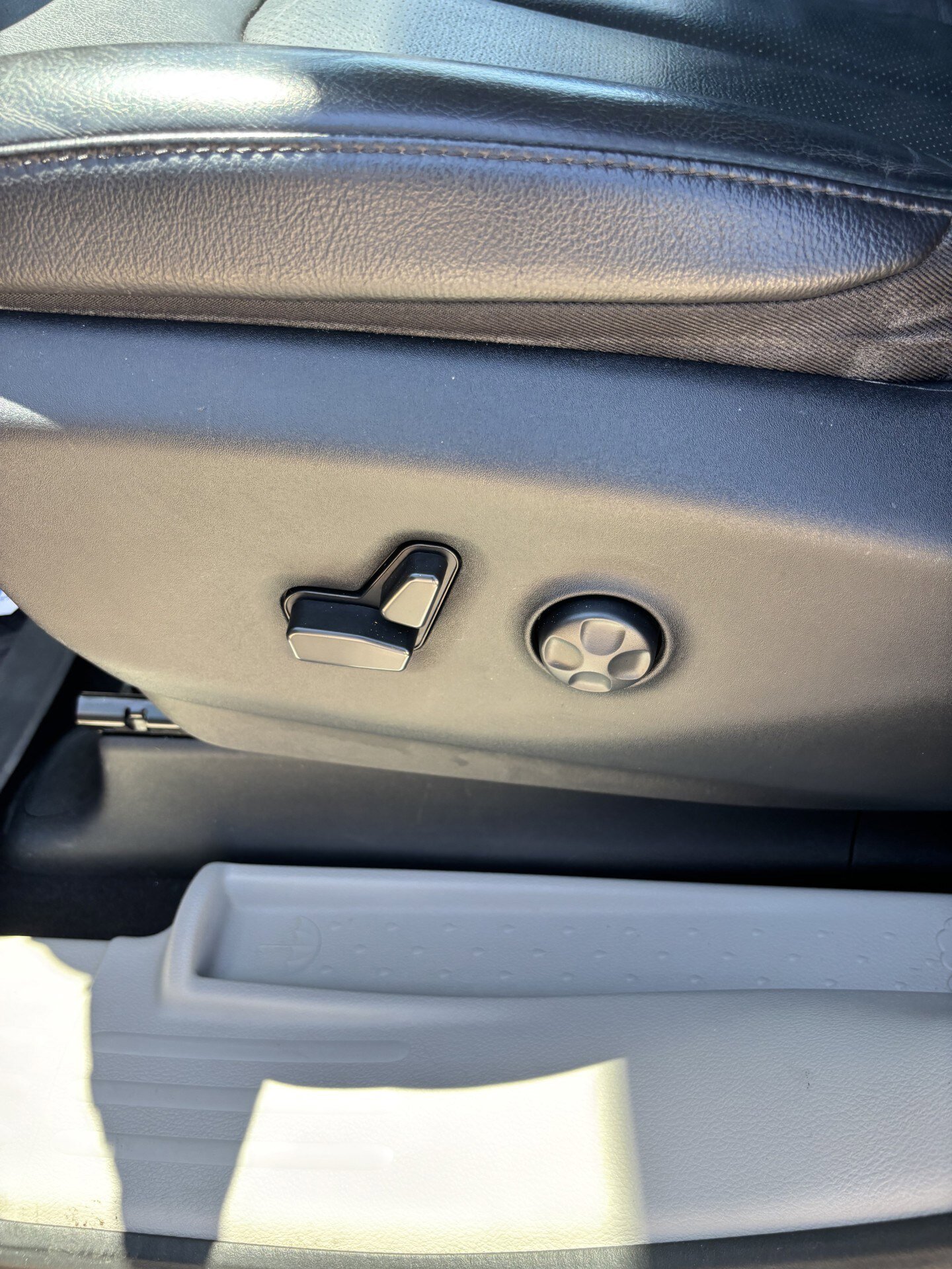 Used 2022 Chrysler Pacifica Touring-L w/ Uconnect Theater Family Group image 16