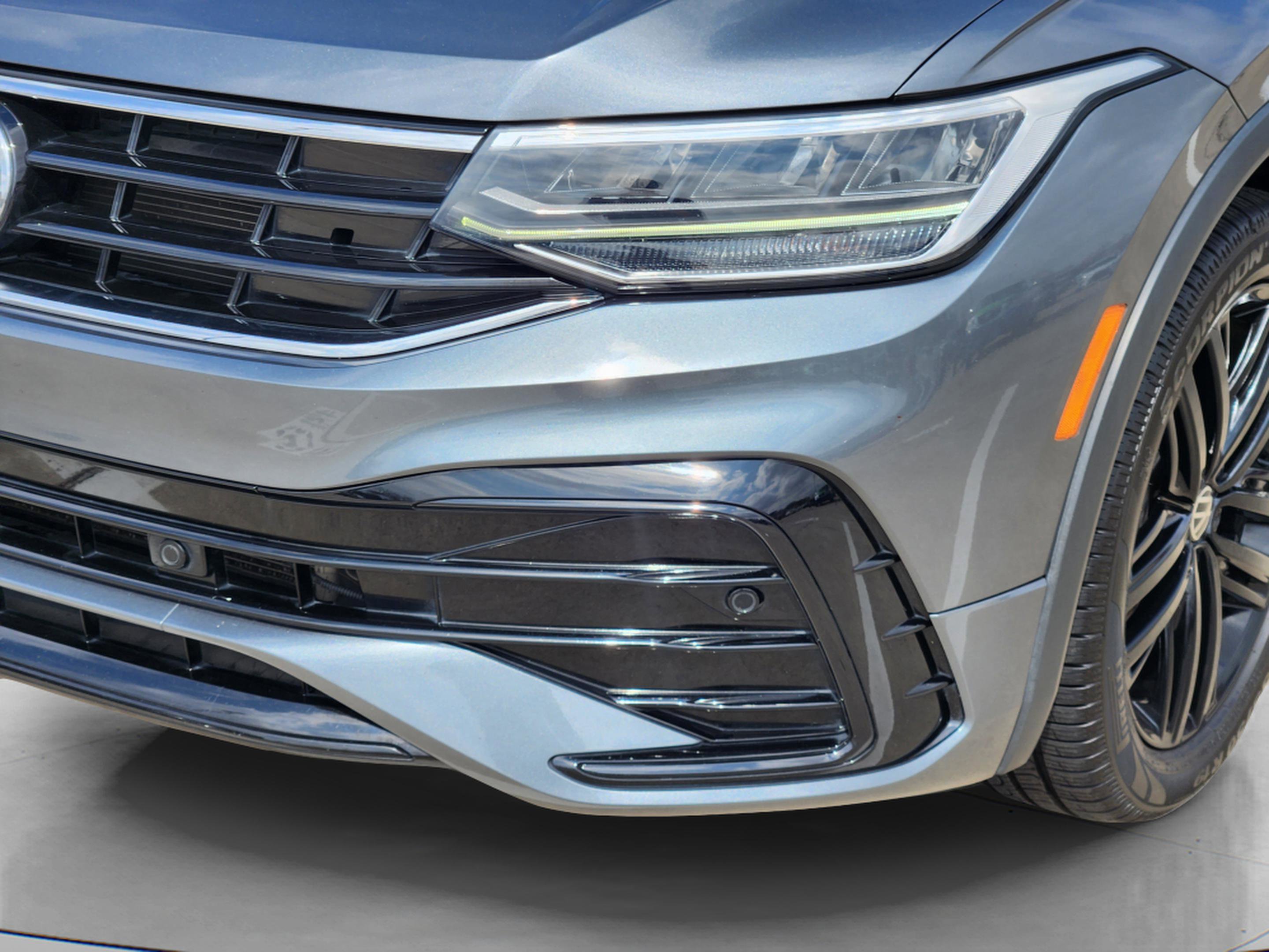 Used 2022 Volkswagen Tiguan SE R-Line image 32