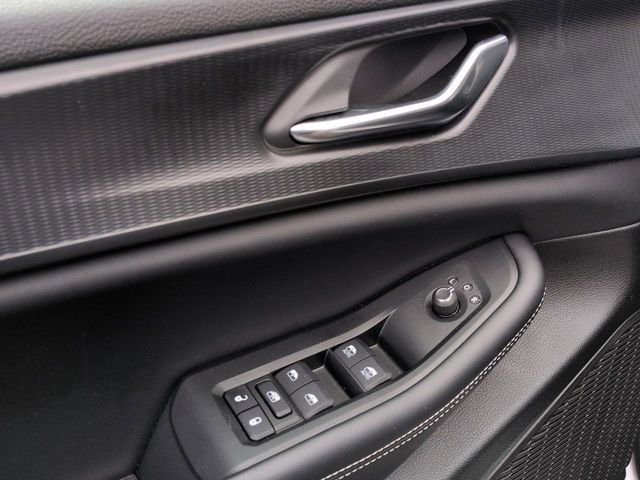 Used 2024 Jeep Grand Cherokee L Altitude AWD/4WD image 13