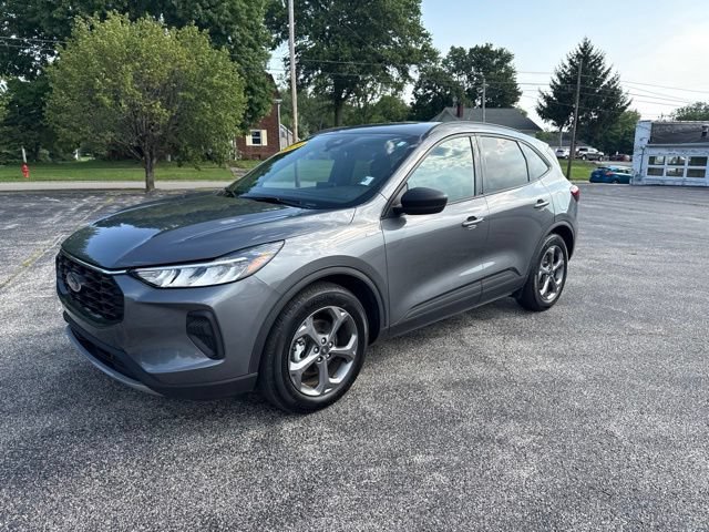 Used 2025 Ford Escape ST-Line FWD image 2