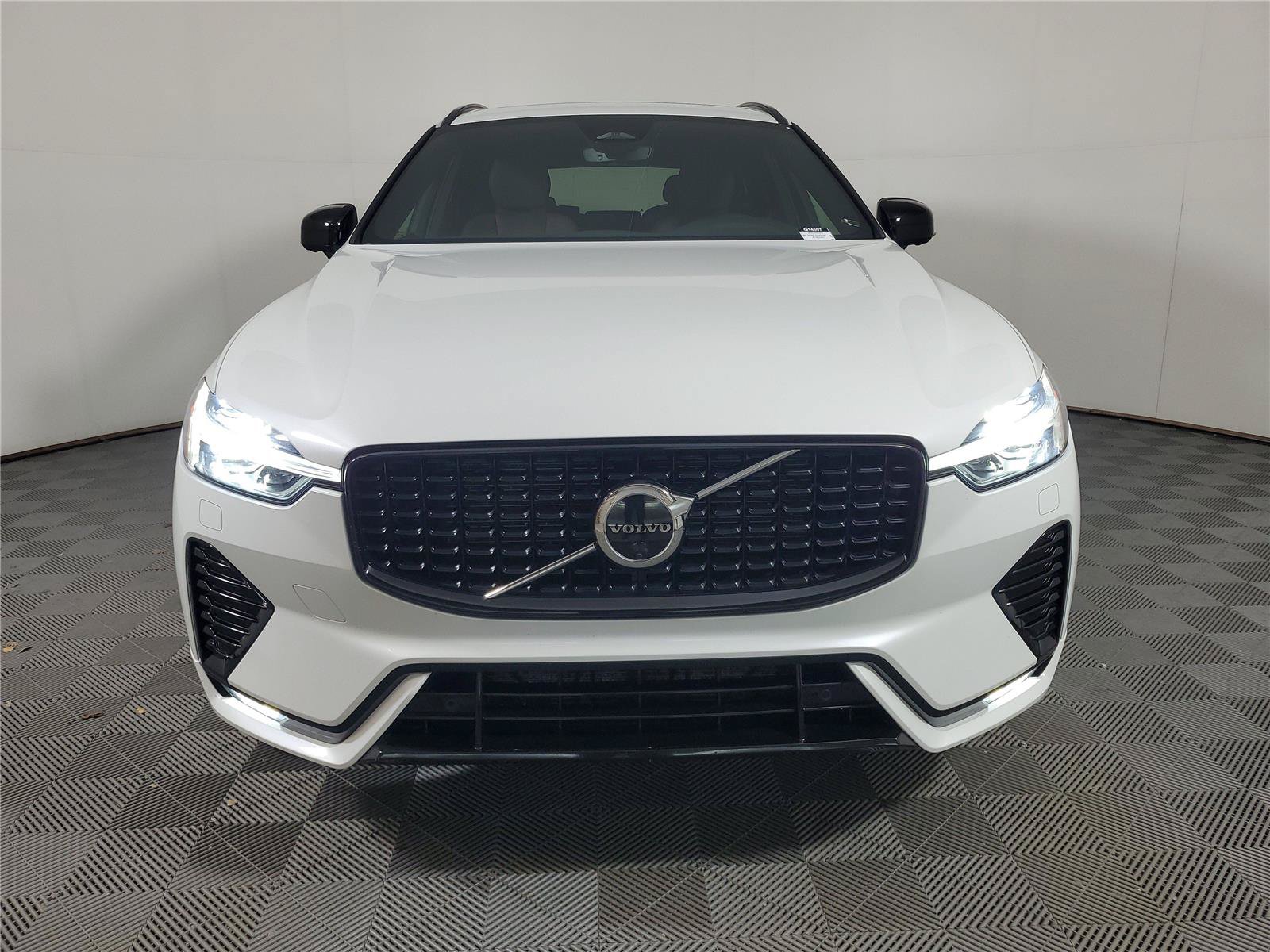 Certified 2023 Volvo XC60 B5 Plus w/ Climate Package FWD image 2