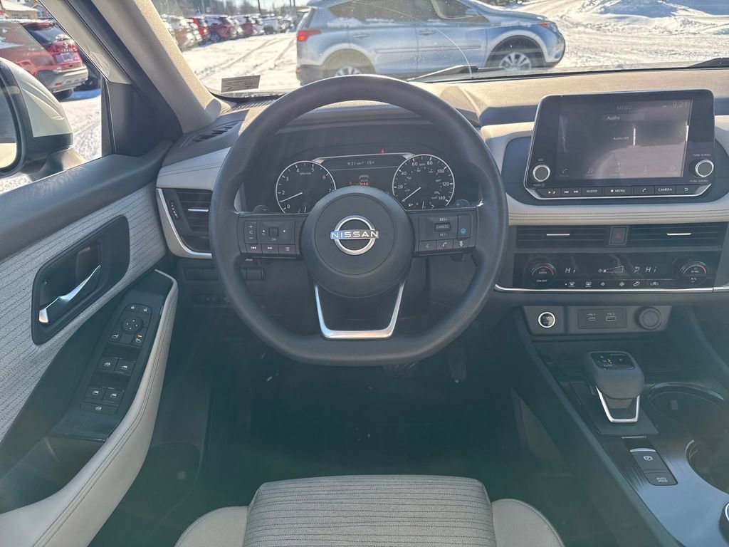 Used 2023 Nissan Rogue SV image 14