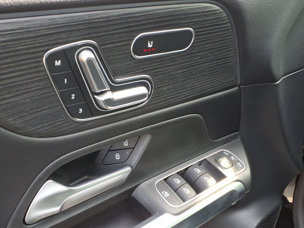 New 2026 Mercedes-Benz GLB 250 4MATIC image 11