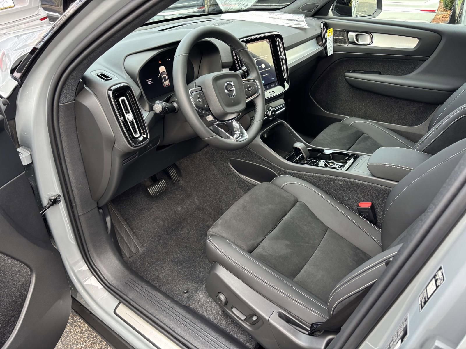 New 2026 Volvo XC40 B5 Ultra w/ Protection Package Premier image 23