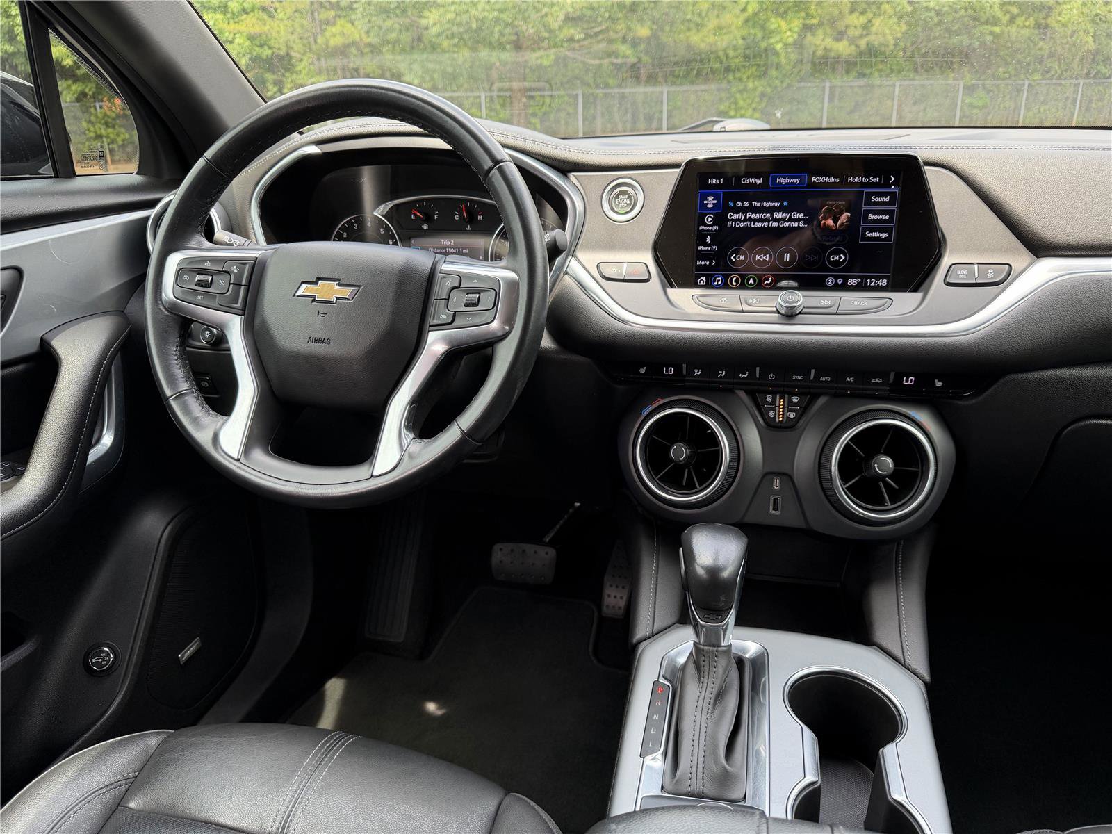 Used 2021 Chevrolet Blazer LT w/ Sound & Technology Package FWD image 3