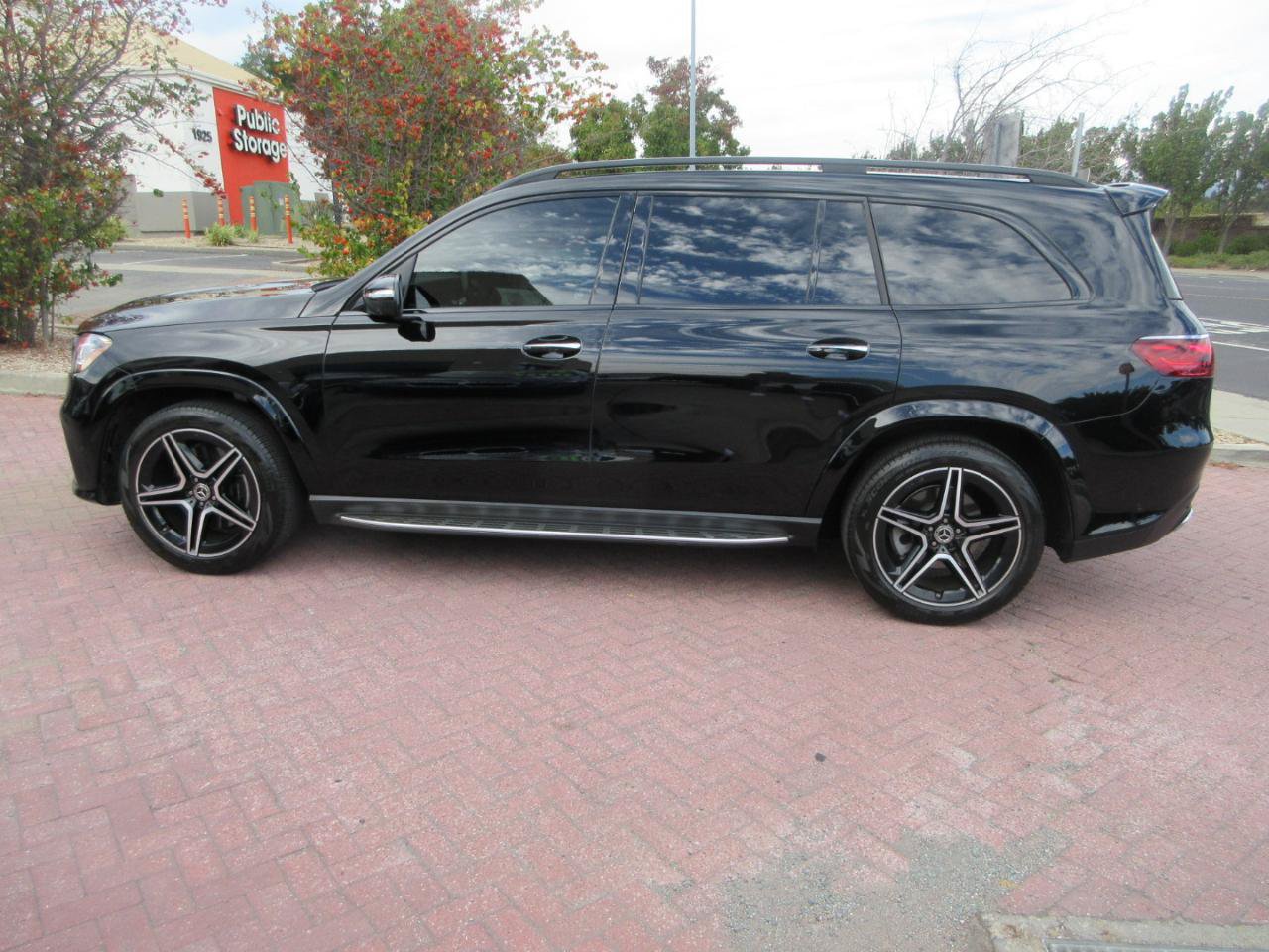 Used 2024 Mercedes-Benz GLS 450 4MATIC w/ AMG Line Exterior image 95