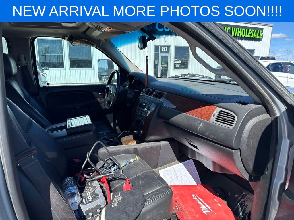 Used 2013 Chevrolet Suburban LT w/ Luxury Package AWD/4WD image 12