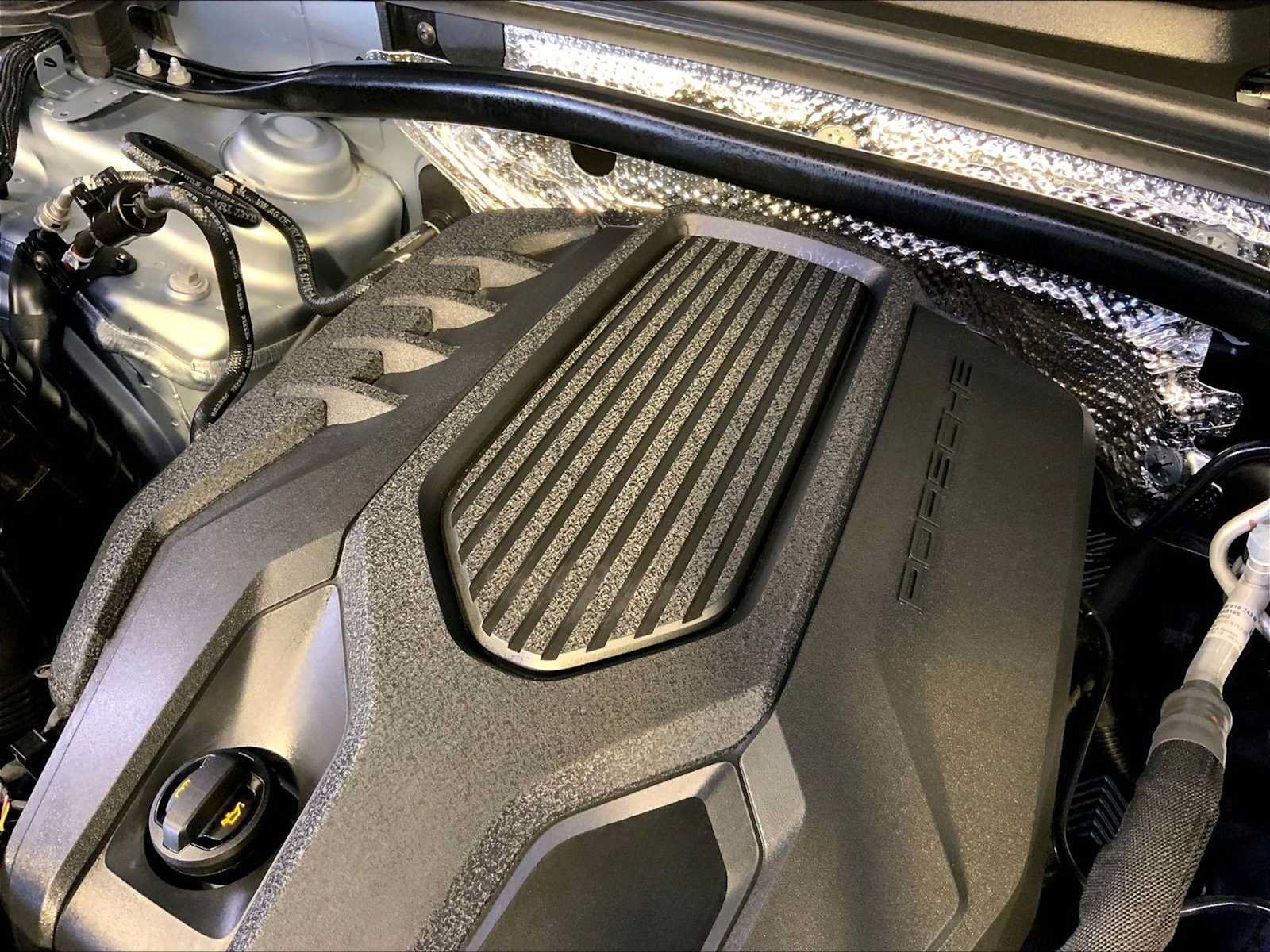 Certified 2026 Porsche Macan AWD/4WD image 33