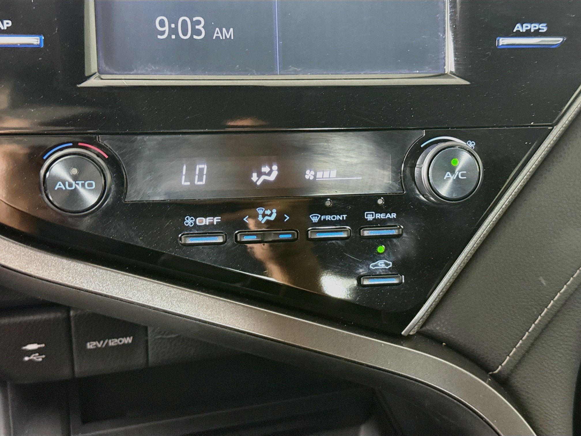 Used 2019 Toyota Camry SE FWD image 17