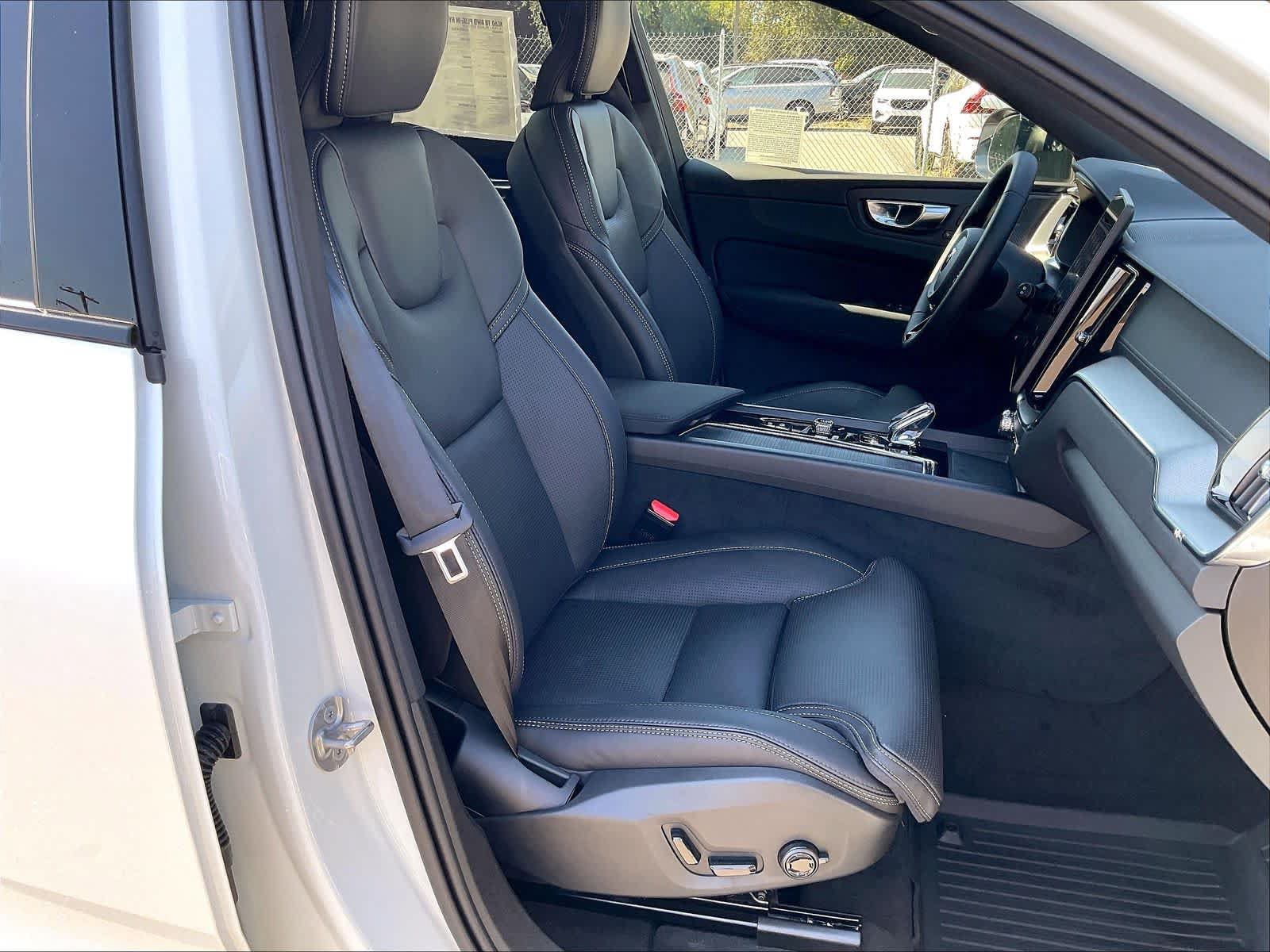 New 2026 Volvo XC60 T8 Ultra w/ Protection Package Premier AWD/4WD image 31