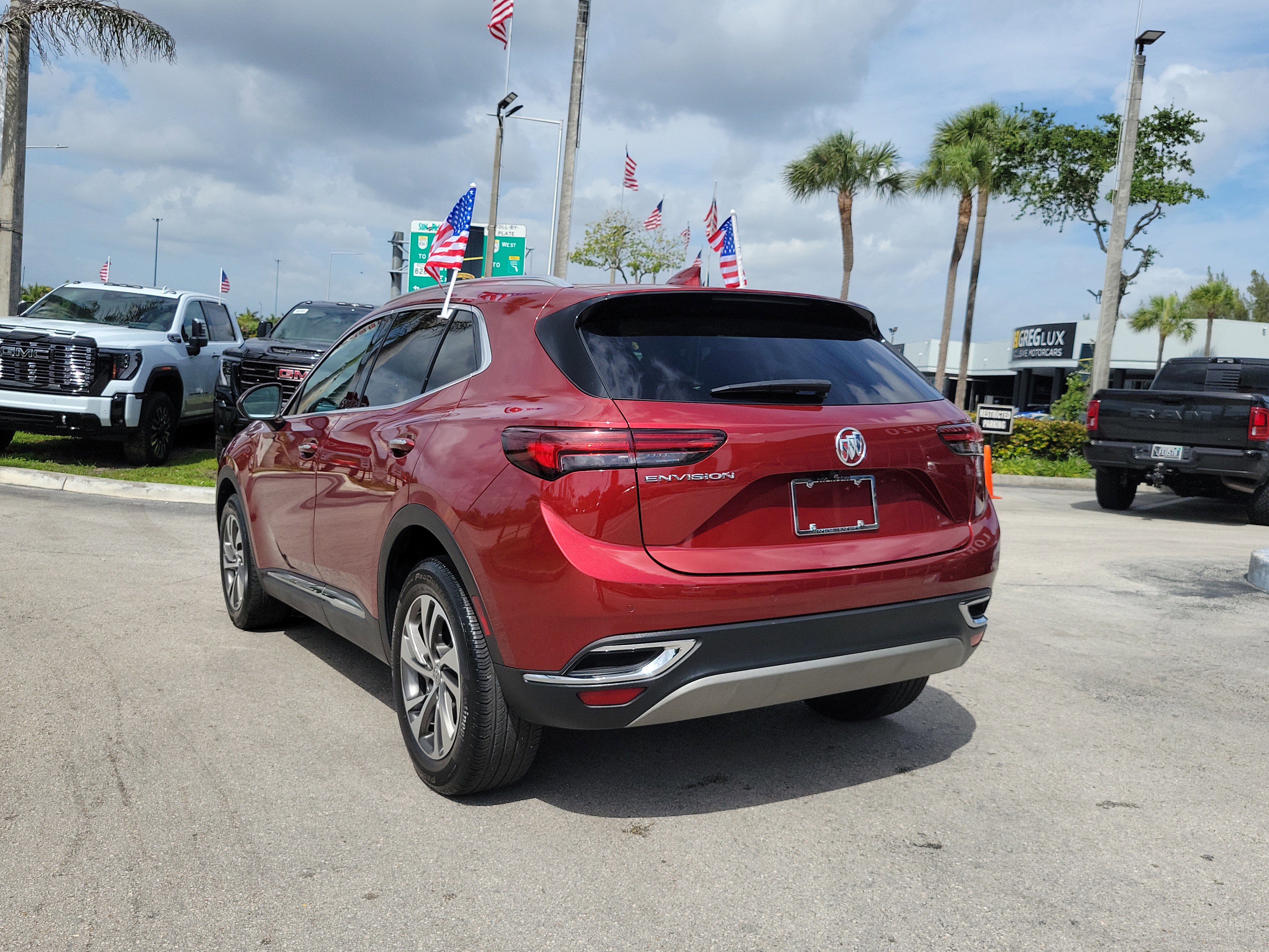 Used 2022 Buick Envision Essence w/ Safety Package FWD image 7