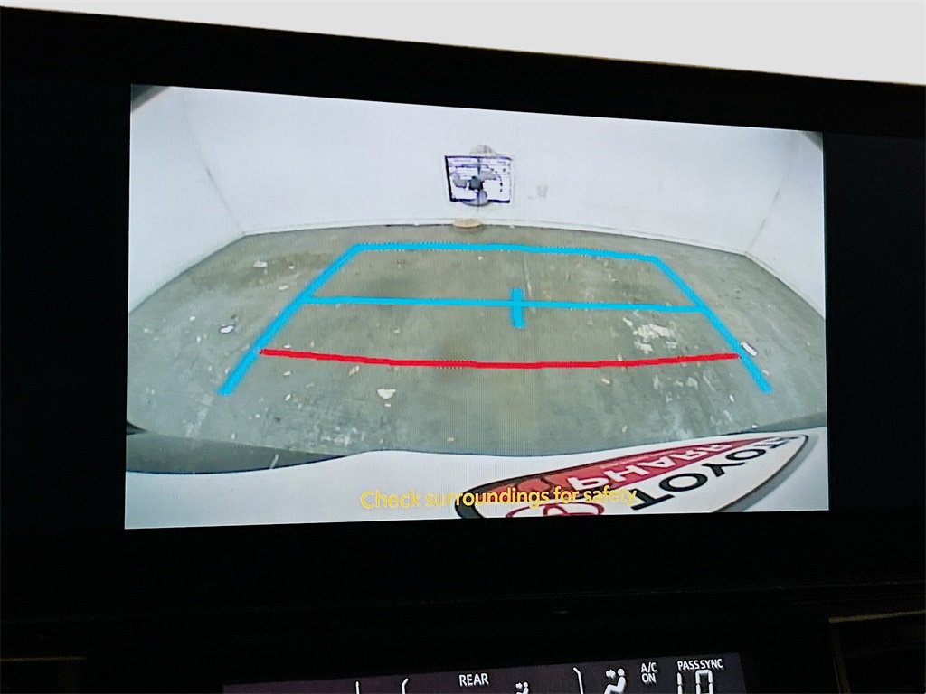 Used 2025 Toyota Sienna XLE image 11