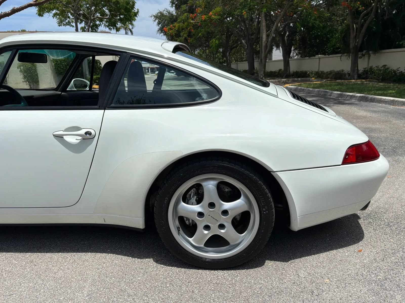Used 1995 Porsche 911 Carrera image 28