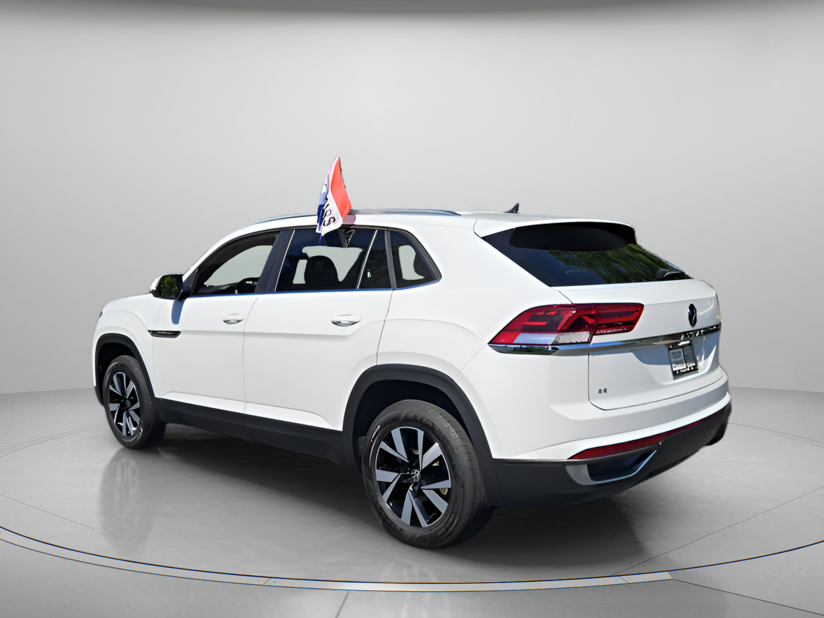 Used 2023 Volkswagen Atlas Cross Sport SE FWD image 3