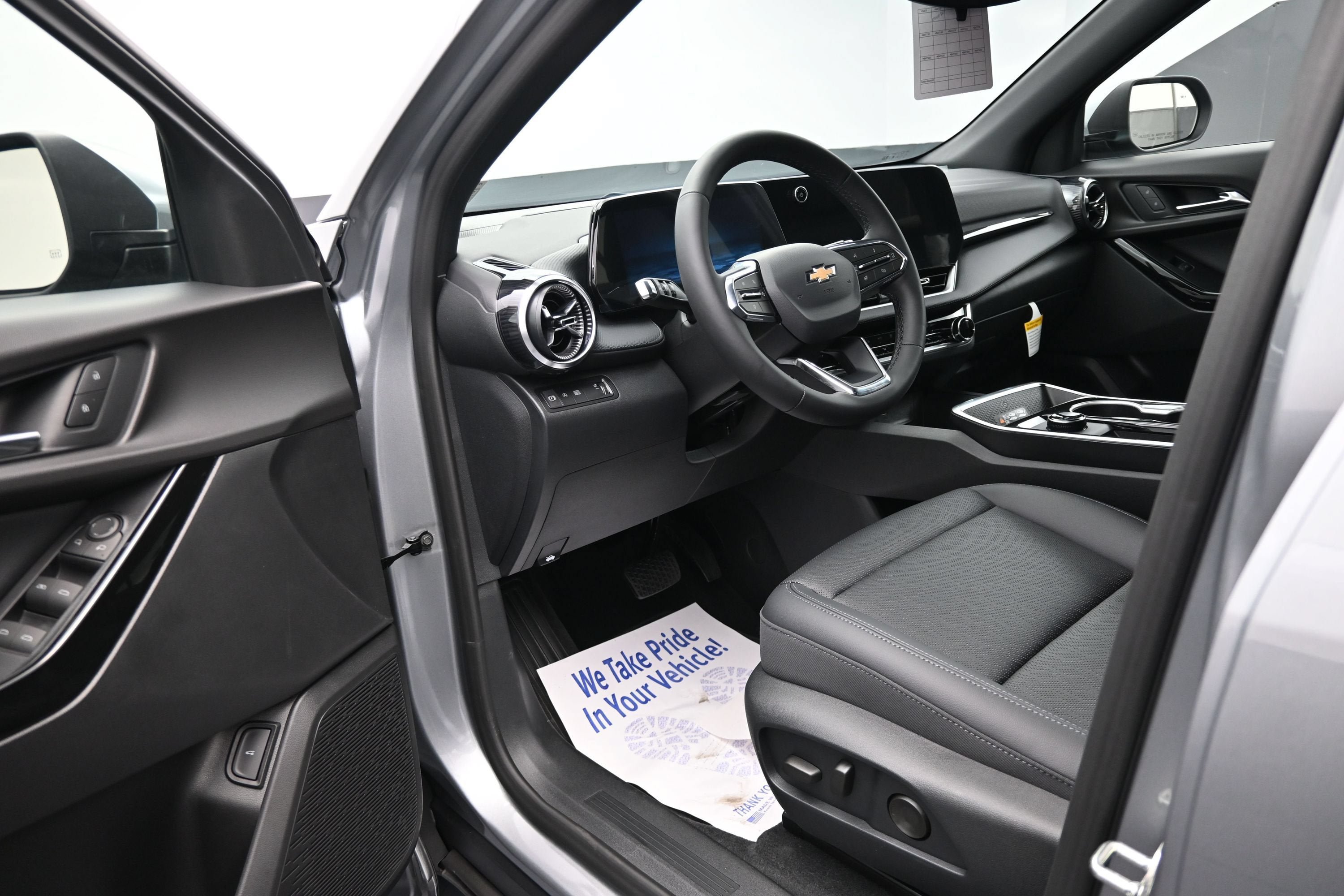 New 2027 Chevrolet Equinox LT w/ Convenience Package II FWD image 10
