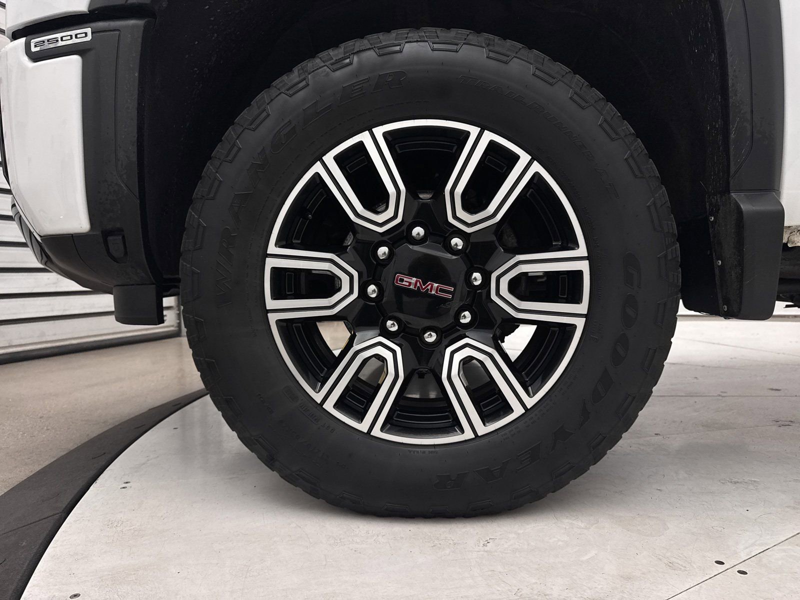 Used 2024 GMC Sierra 2500 AT4 w/ Technology Package image 30