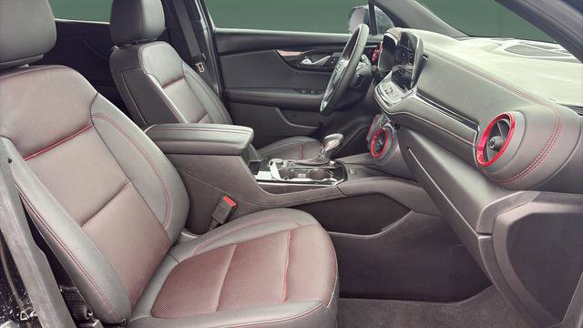 Used 2025 Chevrolet Blazer RS image 41