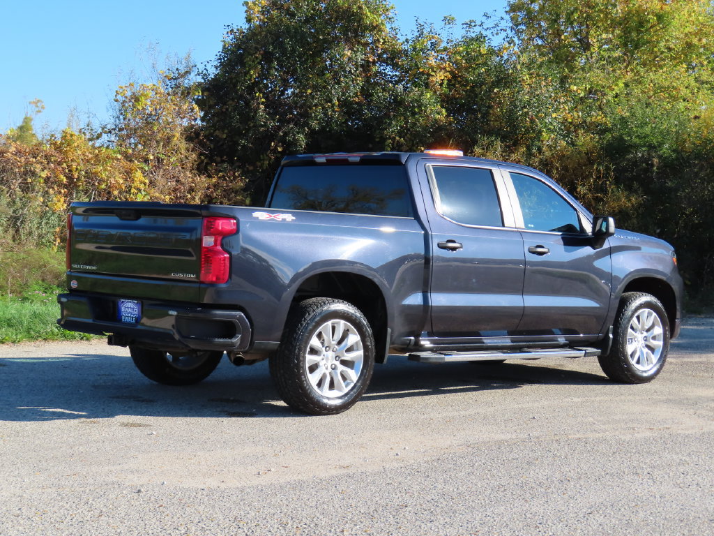 Used 2023 Chevrolet Silverado 1500 Custom AWD/4WD image 3