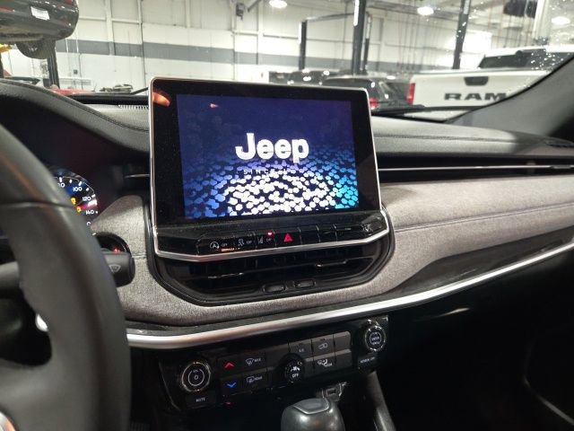 Used 2024 Jeep Compass Latitude AWD/4WD image 14