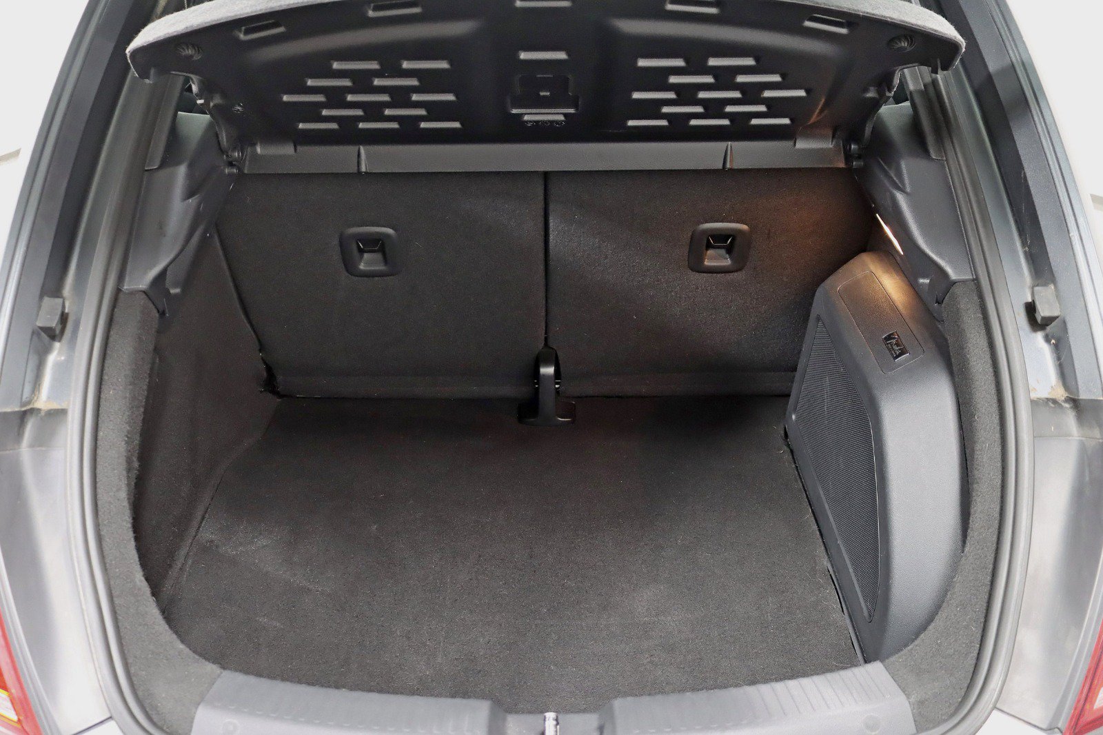 Used 2014 Volkswagen Beetle R-Line FWD image 31