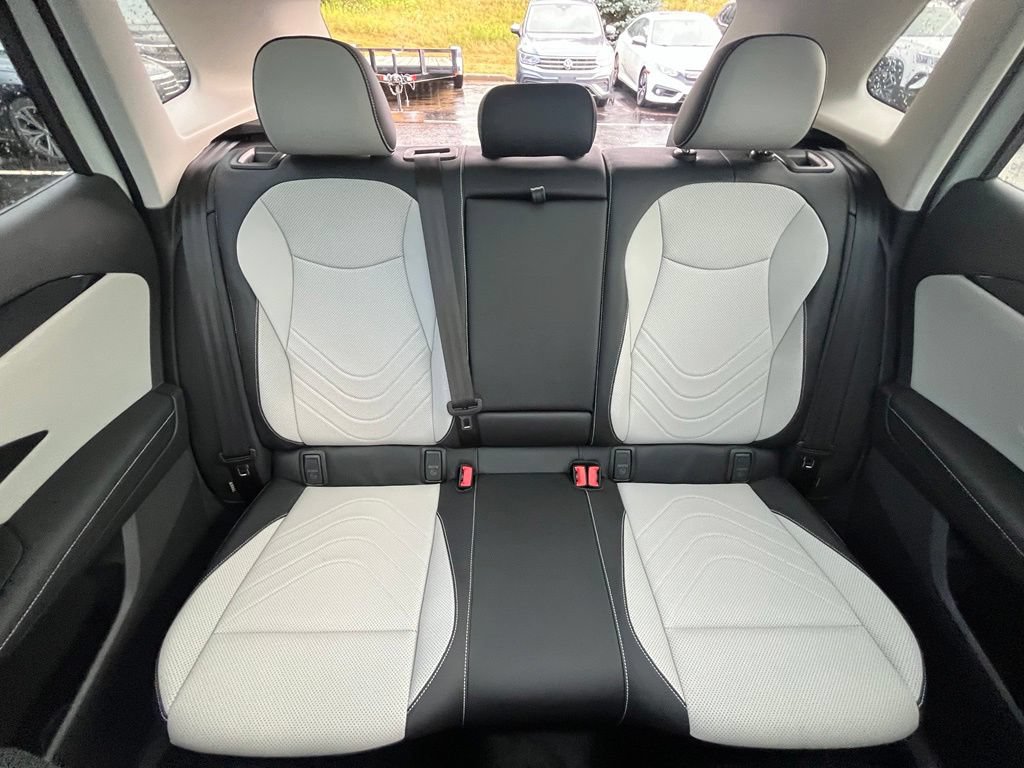Certified 2025 Volkswagen Tiguan SE w/ Panoramic Sunroof Package AWD/4WD image 27