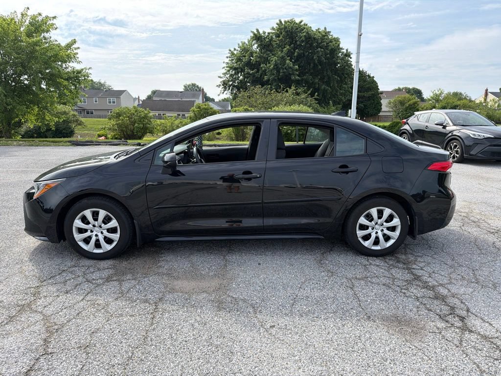Used 2025 Toyota Corolla LE FWD image 3