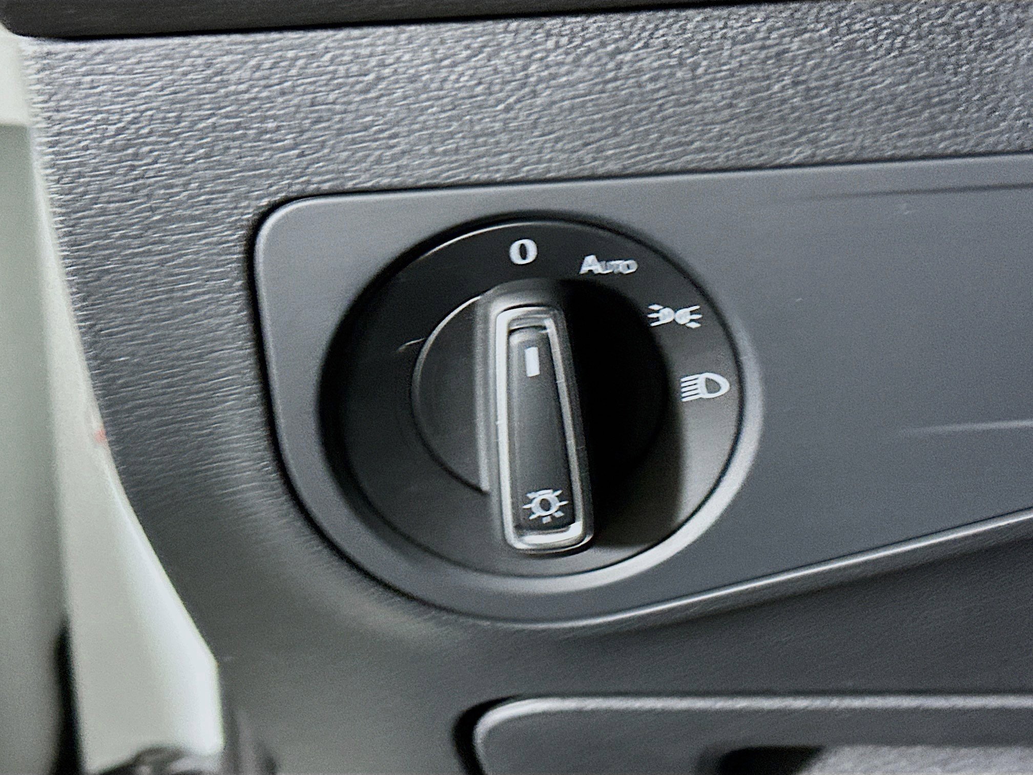 Used 2024 Volkswagen Tiguan SE image 16