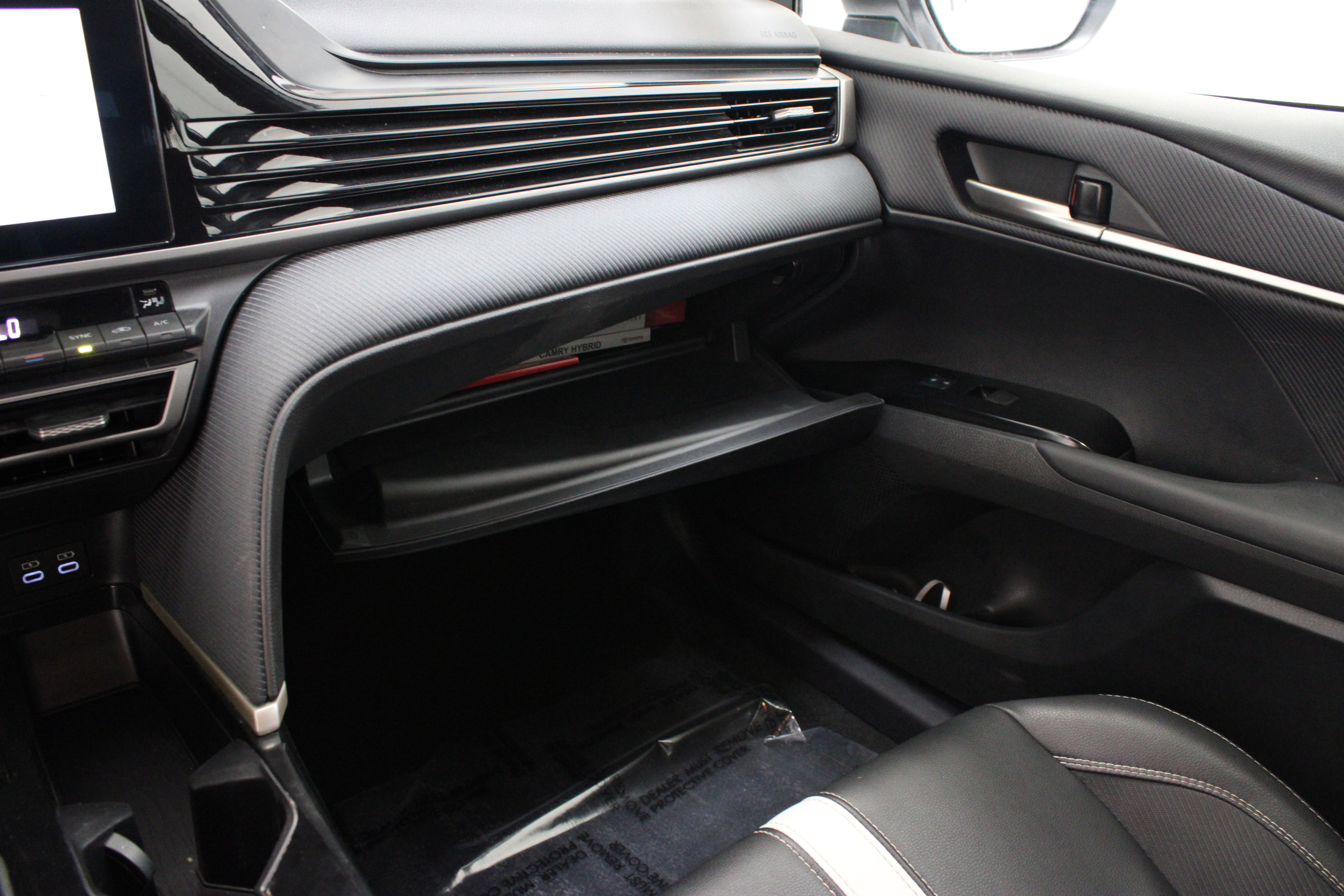 Used 2025 Toyota Camry SE FWD image 23