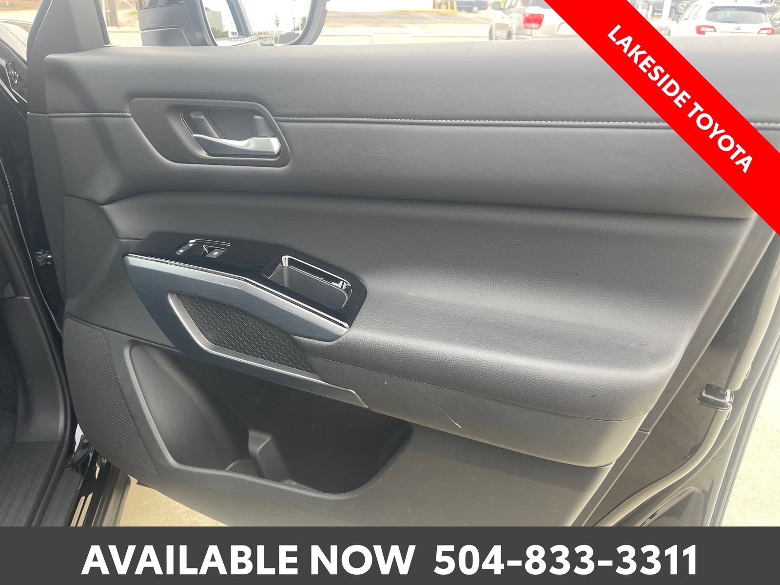 Used 2024 Nissan Pathfinder SL FWD image 17