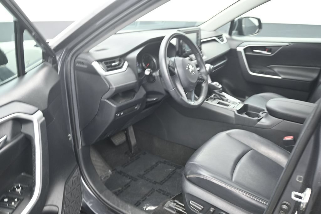 Used 2021 Toyota RAV4 XLE Premium FWD image 10