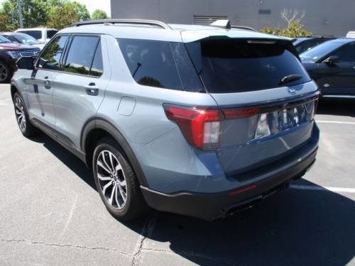 Used 2025 Ford Explorer ST-Line image 3