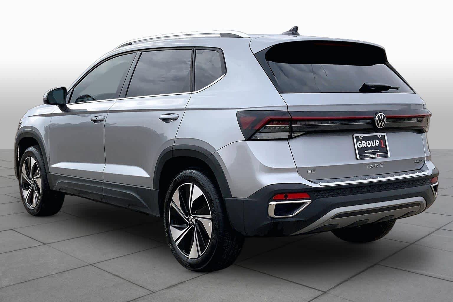 Used 2025 Volkswagen Taos SE AWD/4WD image 12