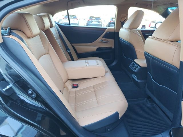 Used 2022 Lexus ES 300h w/ Luxury Package image 22
