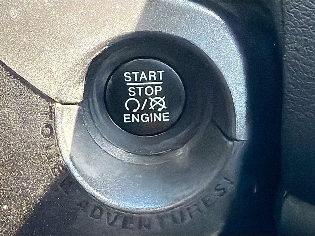 Used 2019 Jeep Renegade Latitude FWD image 34